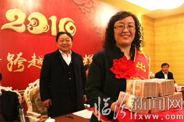 山西科海集團(tuán)給業(yè)務(wù)骨干分紅50萬(wàn)元 山西科海集團(tuán)給業(yè)務(wù)骨干分紅50萬(wàn)元